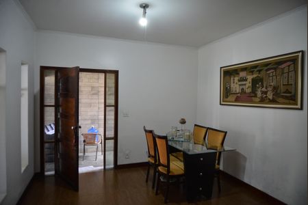 Casa à venda com 323m², 3 quartos e 4 vagasSala