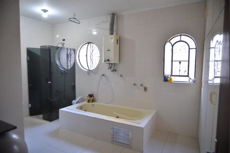 Casa à venda com 323m², 3 quartos e 4 vagasBanheiro da Suíte