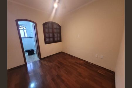 Casa à venda com 4 quartos, 230m² em Vila Mafra, São Paulo