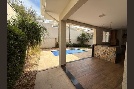 Casa à venda com 273m², 4 quartos e 4 vagas