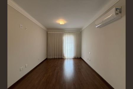 Casa à venda com 273m², 4 quartos e 4 vagas