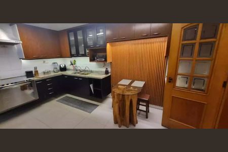 Apartamento à venda com 212m², 3 quartos e 3 vagas