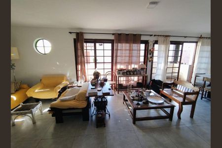 Casa à venda com 4 quartos, 263m² em Itaipu, Niterói