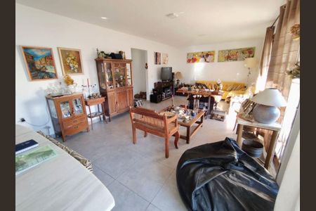 Casa à venda com 4 quartos, 263m² em Itaipu, Niterói