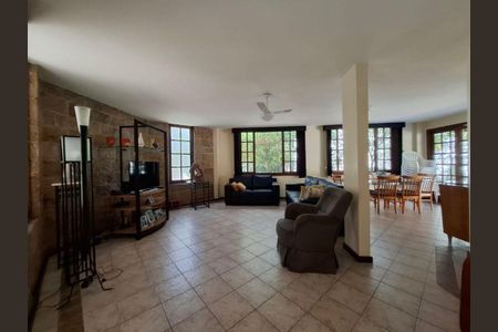Casa à venda com 3 quartos, 340m² em Itacoatiara, Niterói