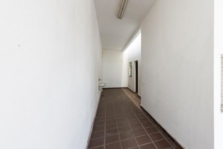 Casa à venda com 200m², 4 quartos e 2 vagas Casa à venda com 200m², 4 quartos e 2 vagasCorredor