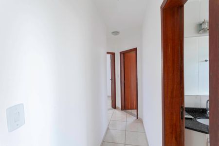 Corredor de apartamento para alugar com 2 quartos, 74m² em Arvoredo, Contagem