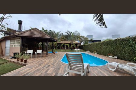 Casa para alugar com 840m², 5 quartos e 7 vagas Casa para alugar com 840m², 5 quartos e 7 vagasPiscina