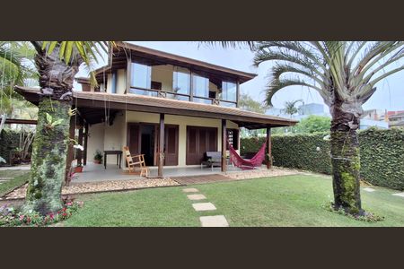 Casa para alugar com 840m², 5 quartos e 7 vagas Casa para alugar com 840m², 5 quartos e 7 vagasFachada