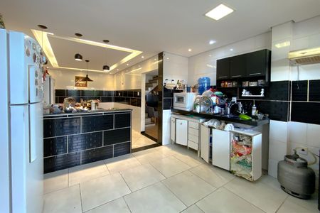 Casa à venda com 420m², 4 quartos e 6 vagasCozinha