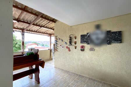 Casa à venda com 420m², 4 quartos e 6 vagasVaranda entrada