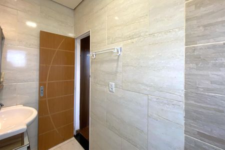 Casa à venda com 420m², 4 quartos e 6 vagasBanheiro da Suíte 1