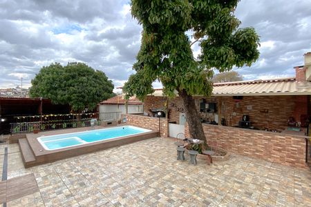 Casa à venda com 420m², 4 quartos e 6 vagasPiscina