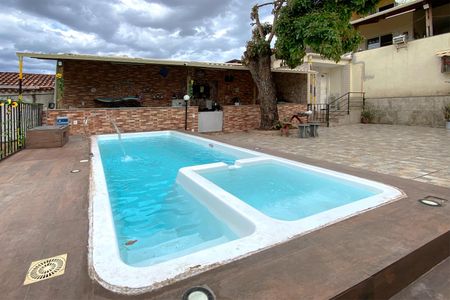 Casa à venda com 420m², 4 quartos e 6 vagasPiscina