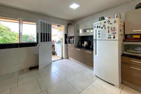 Casa à venda com 420m², 4 quartos e 6 vagasCozinha