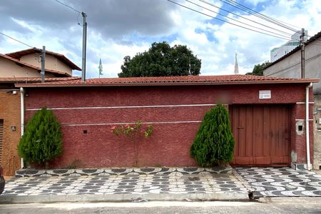 Casa à venda com 420m², 4 quartos e 6 vagasFachada