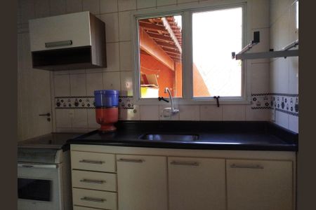 Casa à venda com 100m², 2 quartos e 3 vagas Casa à venda com 100m², 2 quartos e 3 vagasCozinha