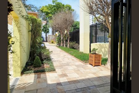 Casa à venda com 100m², 2 quartos e 3 vagas Casa à venda com 100m², 2 quartos e 3 vagasÁrea comum: Jardim