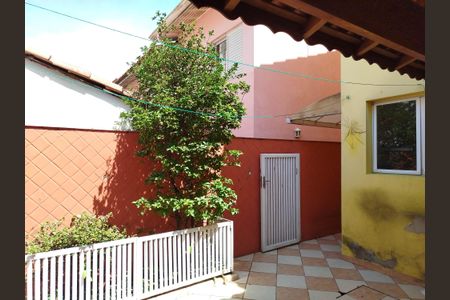 Casa à venda com 100m², 2 quartos e 3 vagas Casa à venda com 100m², 2 quartos e 3 vagasÁrea comum