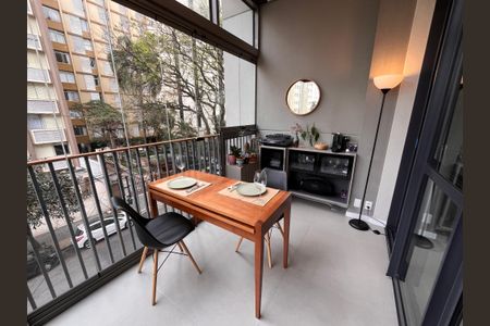 Apartamento à venda com 31m², 1 quarto e sem vaga Apartamento à venda com 31m², 1 quarto e sem vagaVaranda