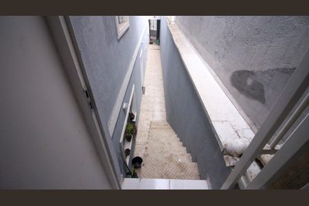 Casa à venda com 250m², 3 quartos e 2 vagas Casa à venda com 250m², 3 quartos e 2 vagasEscada