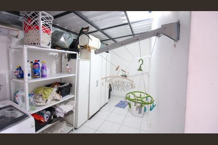 Casa à venda com 250m², 3 quartos e 2 vagas Casa à venda com 250m², 3 quartos e 2 vagasÁrea de Serviço