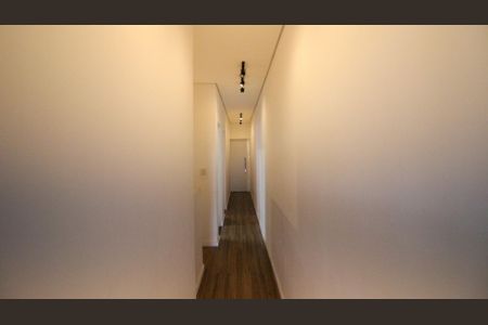 Casa à venda com 250m², 3 quartos e 2 vagas Casa à venda com 250m², 3 quartos e 2 vagasCorredor