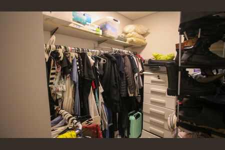 Casa à venda com 250m², 3 quartos e 2 vagas Casa à venda com 250m², 3 quartos e 2 vagasCloset da suíte