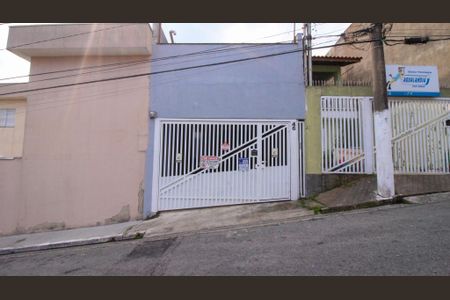 Casa à venda com 250m², 3 quartos e 2 vagas Casa à venda com 250m², 3 quartos e 2 vagasFachada