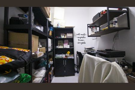 Casa à venda com 250m², 3 quartos e 2 vagas Casa à venda com 250m², 3 quartos e 2 vagasEscritório