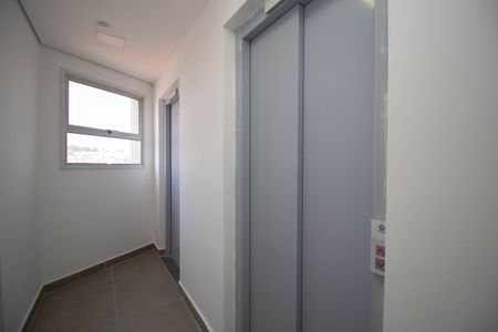 Apartamento à venda com 50m², 2 quartos e 1 vaga Apartamento à venda com 50m², 2 quartos e 1 vagaHall social