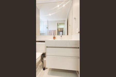 Apartamento à venda com 91m², 3 quartos e 2 vagas Apartamento à venda com 91m², 3 quartos e 2 vagasBanheiro da Suíte