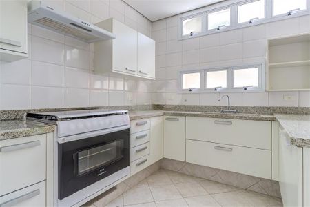 Casa à venda com 4 quartos, 234m² em Santo Amaro, São Paulo