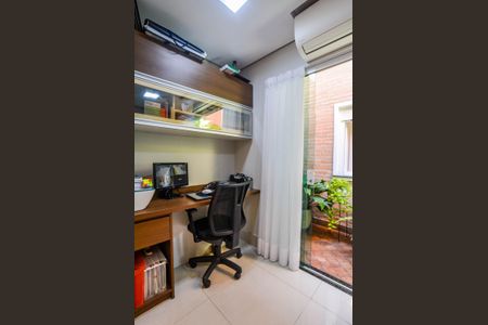 Casa à venda com 131m², 2 quartos e 3 vagasEscritório