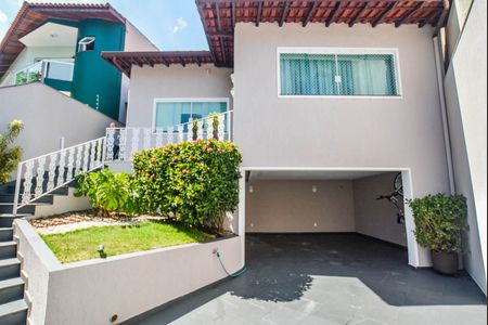 Casa à venda com 131m², 2 quartos e 3 vagasGaragem