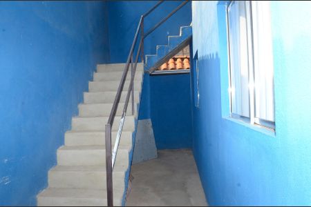 Casa para alugar com 250m², 2 quartos e 2 vagasEscada