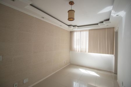 Sala de apartamento para alugar com 2 quartos, 53m² em Raul Veiga, São Gonçalo
