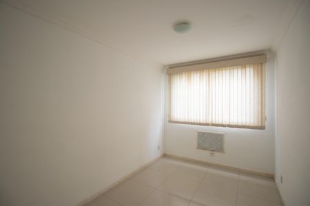 Quarto 2 de apartamento para alugar com 2 quartos, 53m² em Raul Veiga, São Gonçalo