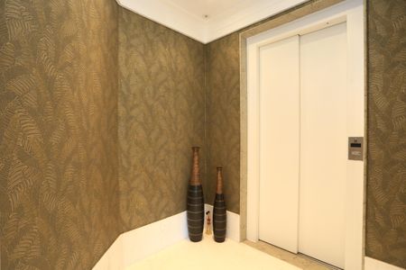 Apartamento à venda com 220m², 3 quartos e 4 vagas Apartamento à venda com 220m², 3 quartos e 4 vagasSala - detalhe