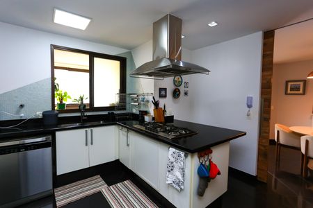 Apartamento à venda com 220m², 3 quartos e 4 vagas Apartamento à venda com 220m², 3 quartos e 4 vagasCozinha