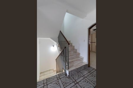 Casa à venda com 176m², 3 quartos e 4 vagasEscada