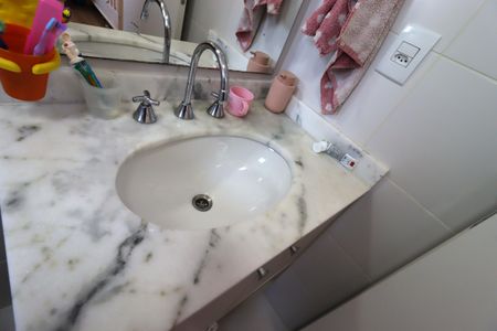 Apartamento à venda com 75m², 2 quartos e 2 vagasBanheiro da Suíte 1