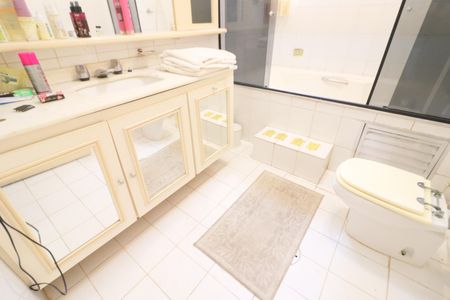 Casa à venda com 220m², 3 quartos e 3 vagasBanheiro da Suíte 1