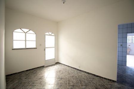 Sala de casa para alugar com 2 quartos, 69m² em Porto Novo, São Gonçalo