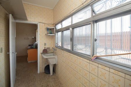 Casa para alugar com 55m², 2 quartos e 1 vagaÁrea de Serviço