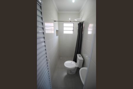 Banheiro de kitnet/studio para alugar com 1 quarto, 28m² em Vila Adelia, Sorocaba