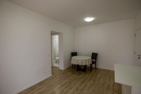 Sala de kitnet/studio para alugar com 1 quarto, 50m² em Empresarial 18 do Forte, Barueri