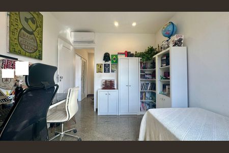 Apartamento à venda com 255m², 4 quartos e 4 vagas Apartamento à venda com 255m², 4 quartos e 4 vagasQuarto 1