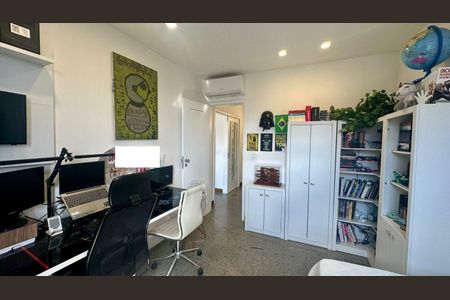 Apartamento à venda com 255m², 4 quartos e 4 vagas Apartamento à venda com 255m², 4 quartos e 4 vagasQuarto 1