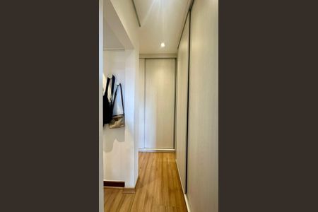 Apartamento à venda com 255m², 4 quartos e 4 vagas Apartamento à venda com 255m², 4 quartos e 4 vagasCloset da Suíte 2
